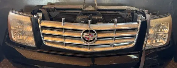 Cadillac Escalade Bumpers kit 1GYEK63N32R105277