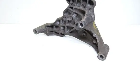 Volkswagen PASSAT B6 Engine mounting bracket 03G199207F