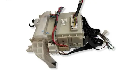 Toyota Avensis T270 Fuse module 8273005170C