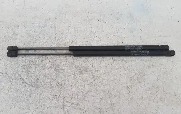 Opel Omega B1 Shock absorber/damper mounting bracket 