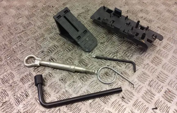 Peugeot Partner Tool set 9670907580