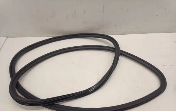 Porsche Macan (95B) Front door rubber seal 95B831721