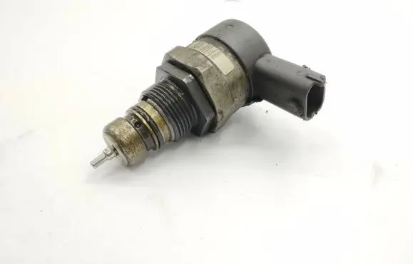 Volvo V70 Fuel pressure regulator 30777576