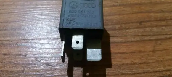 Volkswagen PASSAT B5.5 Other relay 8d0951253 370