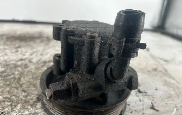 Opel Vivaro Power steering pump 8200357347