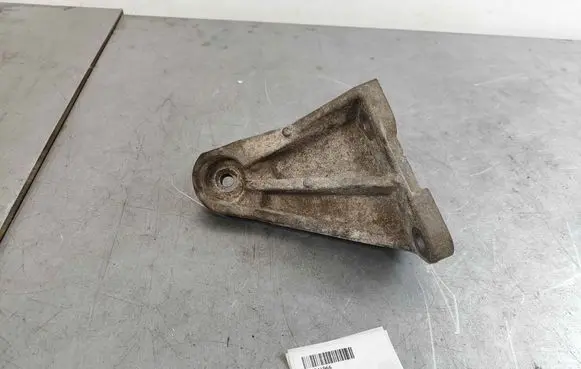 Engine mounting bracket