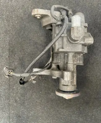 BMW 5 GT F07 Power steering pump 679649101 L2115343