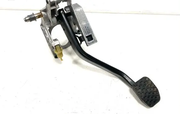 BMW X1 E84 Brake pedal 6779377 677937704 67871110