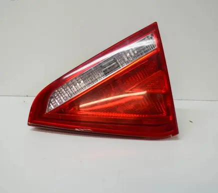Tailgate rear/tail lights