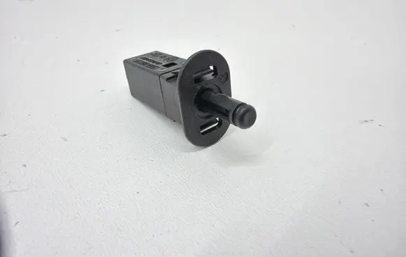 BMW 3 E90 E91 Fuel tank opening switch 82289392