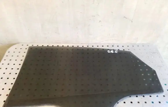 Rear door window glass