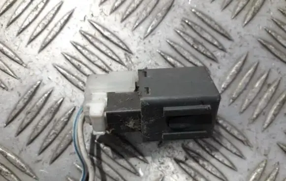 Nissan X-Trail T30 Other relay 2433c9900