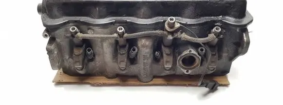 Volkswagen Golf III Engine head 028103373N