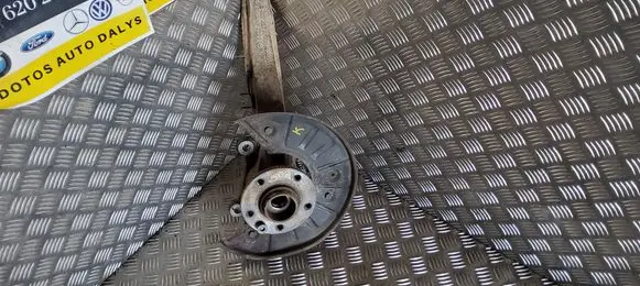 Volkswagen Touareg I Front wheel hub spindle knuckle 7L6407257