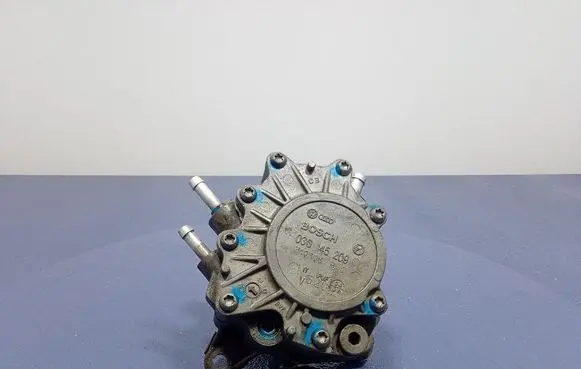 Volkswagen Golf IV Vacuum pump 03G145209C