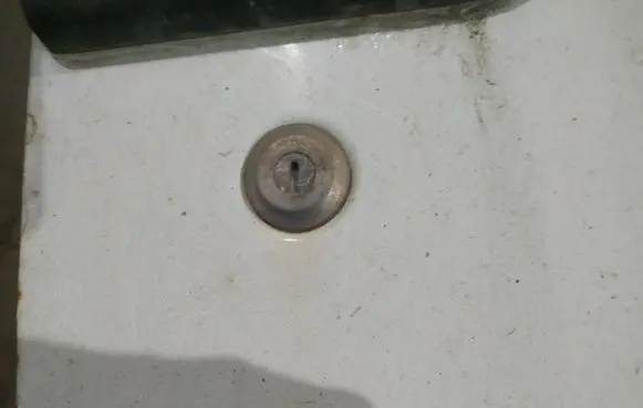 Opel Movano A Front door lock (next to the handle) 