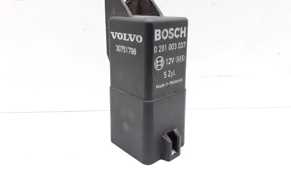 Volvo V70 Glow plug pre-heat relay 30751798 0281003037