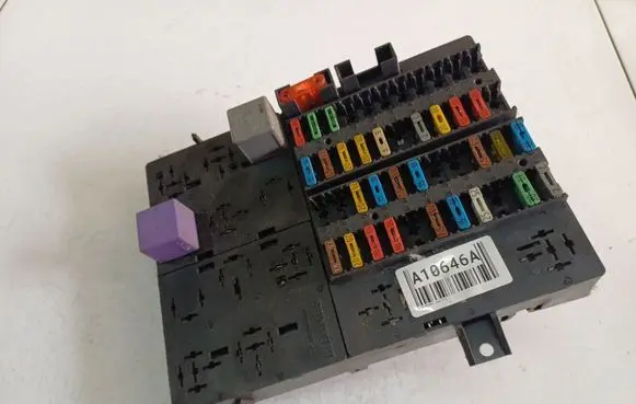 Opel Movano A Fuse box set 7703297587