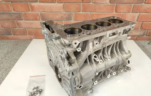 BMW 3 G20 G21 Engine block 1025352 8642458