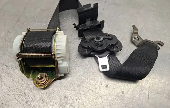 BMW 3 E90 E91 Front seatbelt 33052212 33035173B 33041289