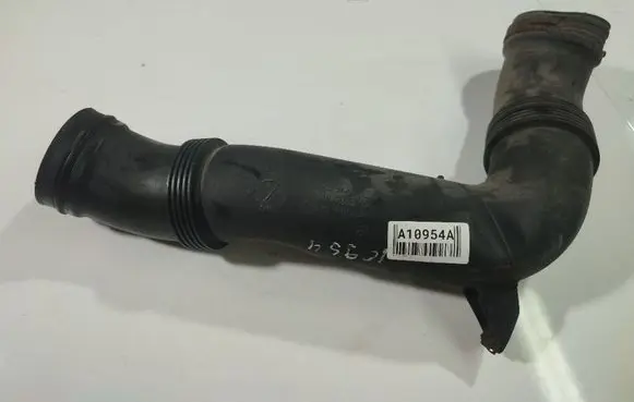 Audi A3 S3 8P Air intake hose/pipe 1K0129618A