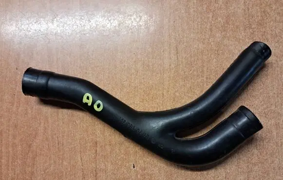 Mercedes-Benz 280 450 W116 Breather hose/pipe 1160940082