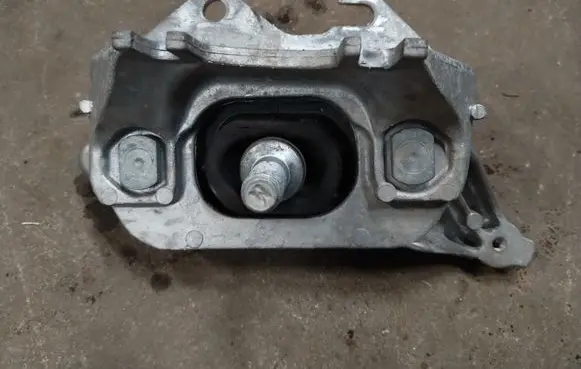 Renault Clio V Gearbox mounting bracket 112536909R