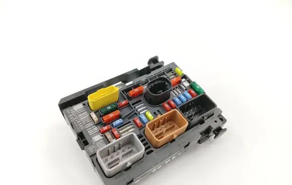 Peugeot 3008 I Fuse module 9807028580