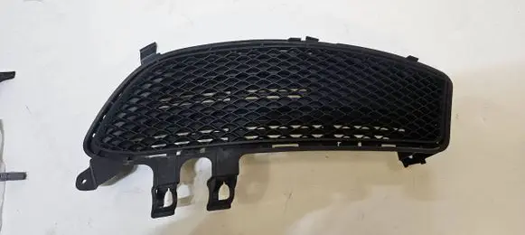 Mercedes-Benz A W176 Front bumper lower grill A1768851622