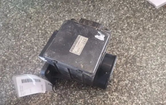 Mitsubishi Carisma Mass air flow meter E5T05471