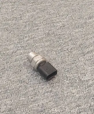 Volkswagen Tiguan Air conditioning (A/C) pressure sensor 5Q0959126A