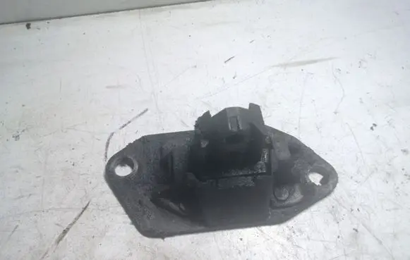 Engine mount bracket