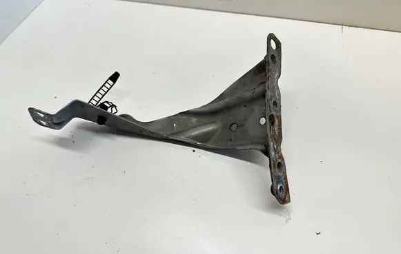 Audi A4 S4 B7 8E 8H Fender mounting bracket 8E0821135