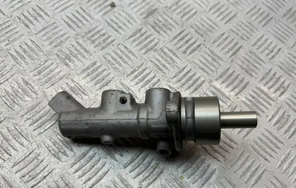 Toyota Corolla Verso AR10 Master brake cylinder 472010F031 472010F032