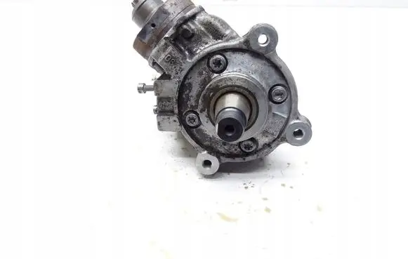 Skoda Octavia Mk3 (5E) Fuel injection high pressure pump 04L130755D