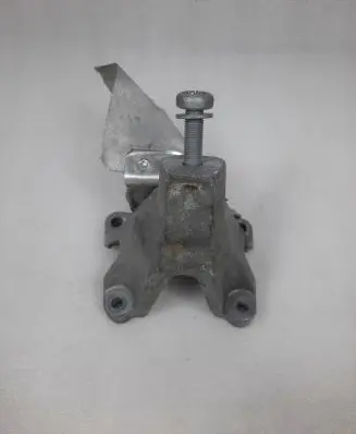 Audi A6 C7 Engine mounting bracket 8K0199307BJ