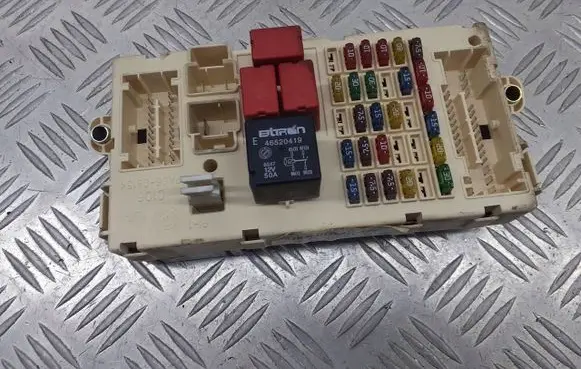 Fiat Stilo Fuse box cover 51711819