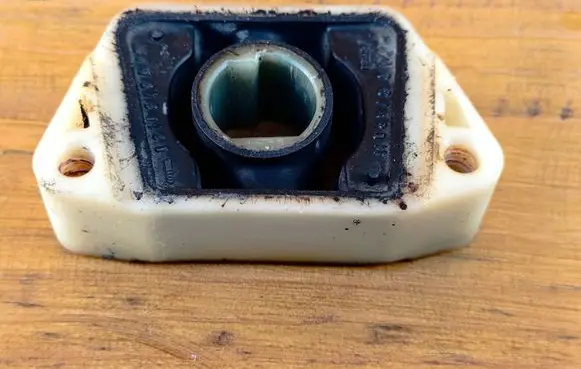Skoda Fabia Mk2 (5J) Radiator mount bracket 5J0121367