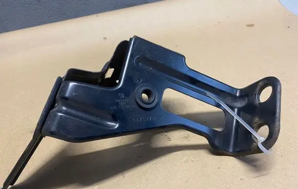 Audi A6 S6 C6 4F Intercooler pipe mounting bracket 03G131529B