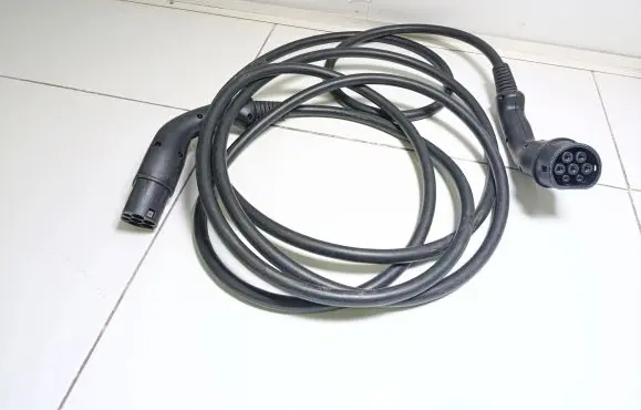 Renault Zoe Electric car charging cable 296955250R 3524686101