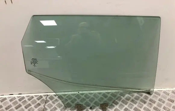 Nissan Qashqai Rear door window glass