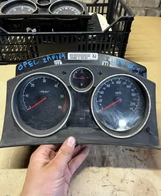 Opel Zafira B Speedometer (instrument cluster) 13225988 SW6607