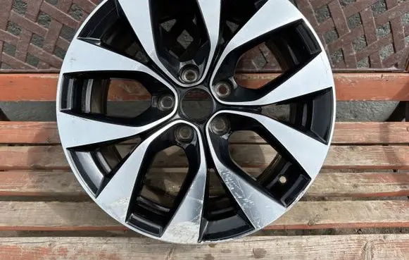 Renault Arkana R17 alloy rim 