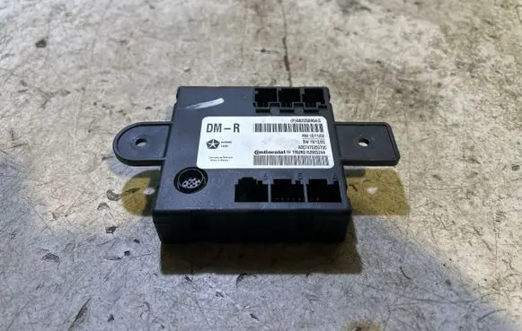 Chrysler Pacifica Door control unit/module 68225096AG A2C7475250700 TRHG616280524A