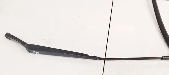 Volkswagen Touran I Front wiper blade arm 1T0955409A