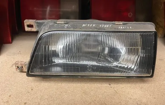 Nissan Sunny Headlight/headlamp 1218