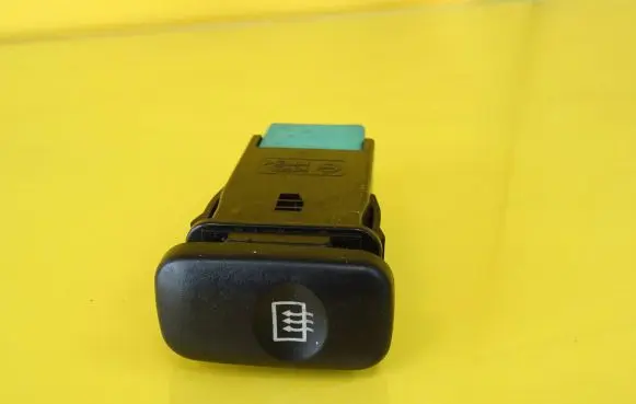 KIA Carnival Windscreen/window heater switch