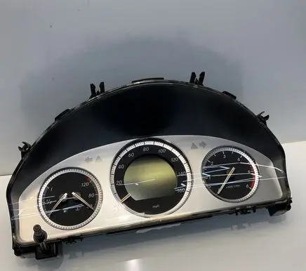 Speedometer (instrument cluster)