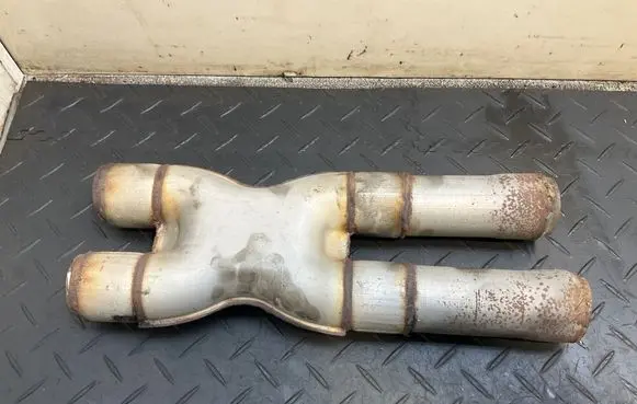 BMW 5 E60 E61 Muffler pipe connector clamp