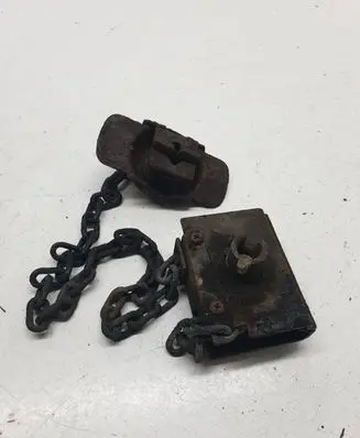 Nissan Pathfinder R51 Spare wheel mounting bracket 